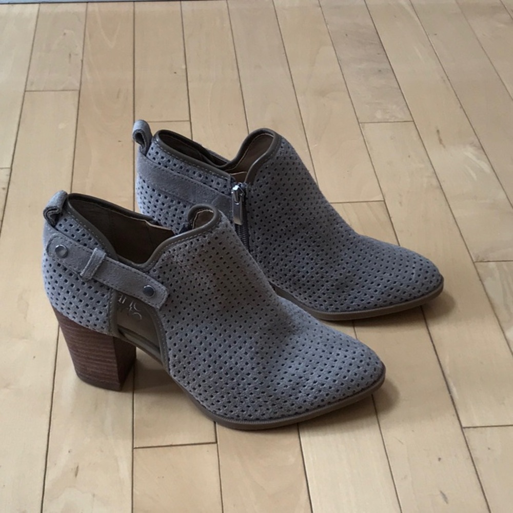 NWOT Franco Sarto chunky heel suede ankle boots - taupe - 7